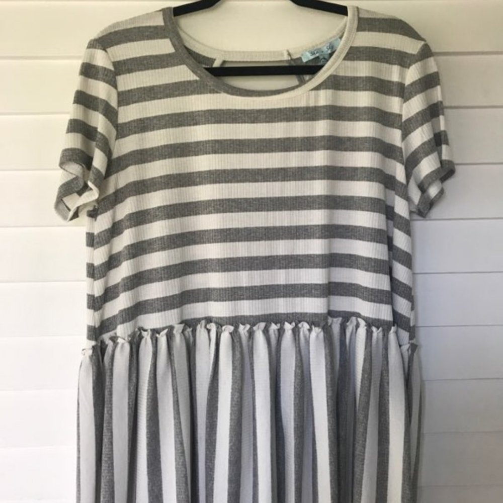 She + Sky Short Sleeve Top